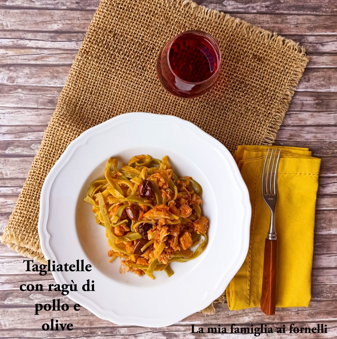 Tagliatelle con ragù di pollo e olive - La mia famiglia ai fornelli